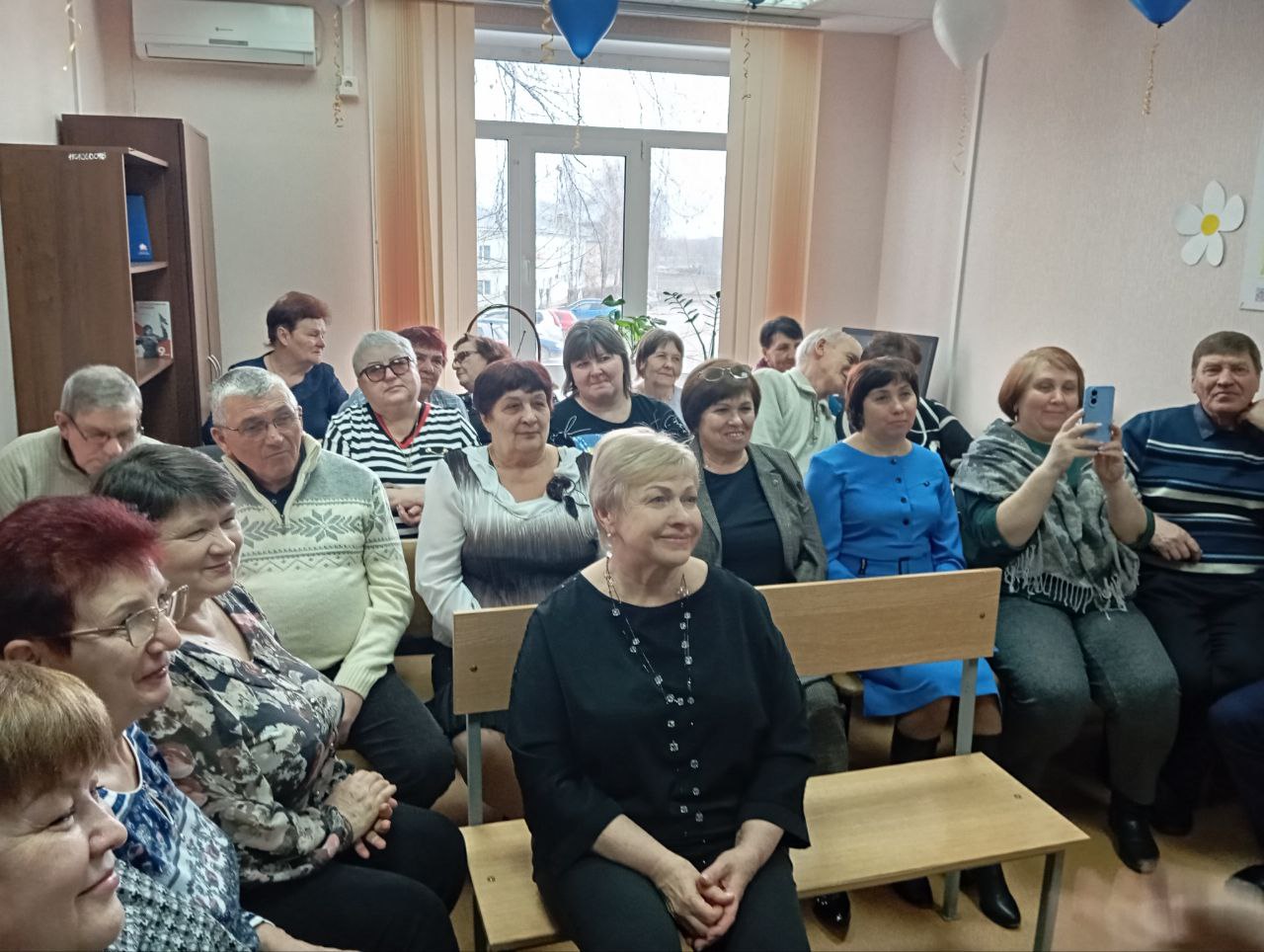 В Лысых Горах открылся Центр общения старшего поколения.