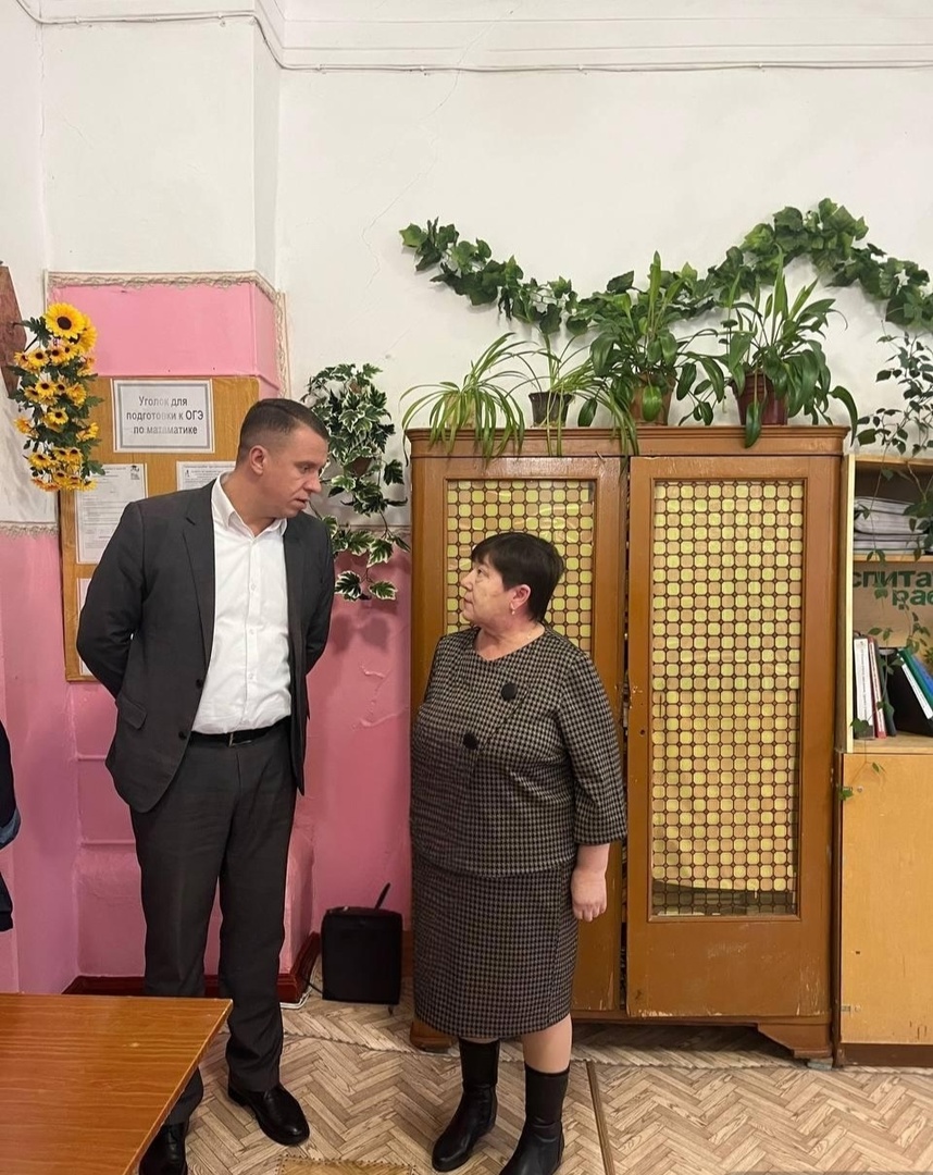 Глава района посетил школу села Юнгеровка.