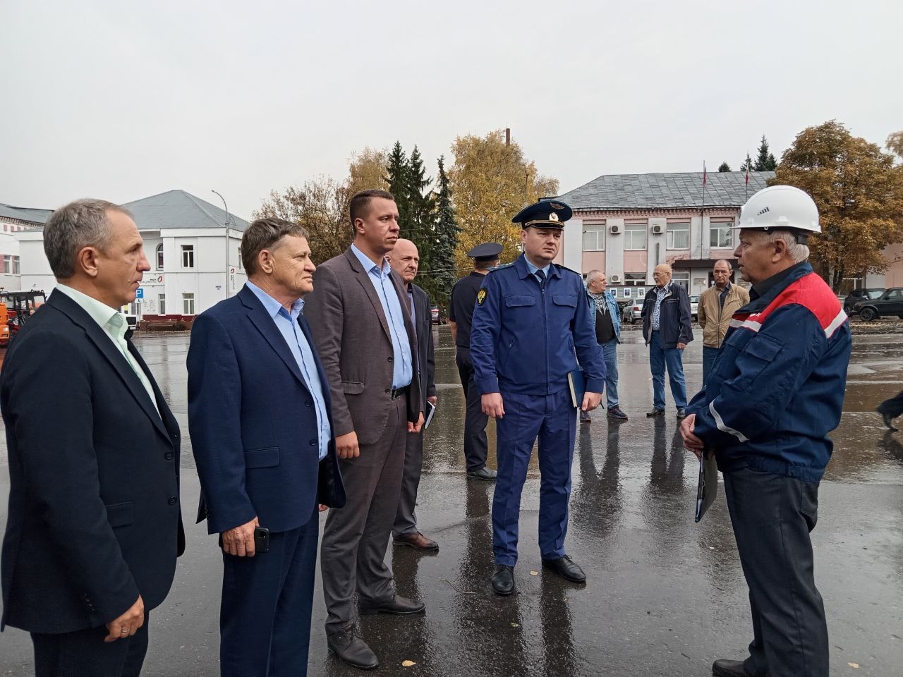 Перед наступлением осенне-зимнего периода в Лысых Горах проведена ежегодная противоаварийная тренировка по угрозе и возникновению чрезвычайных ситуаций.
