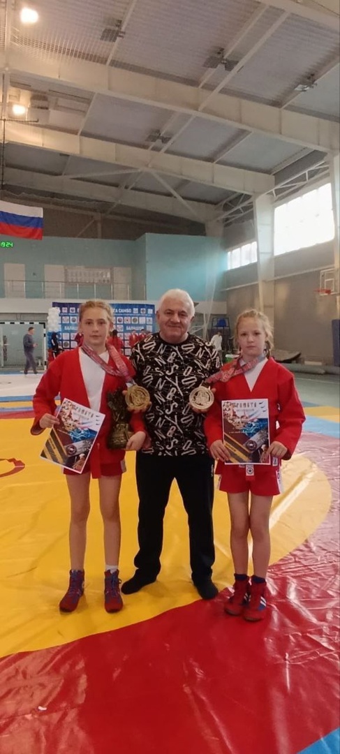 Вновь лысогорские самбистки на пьедестале почета.