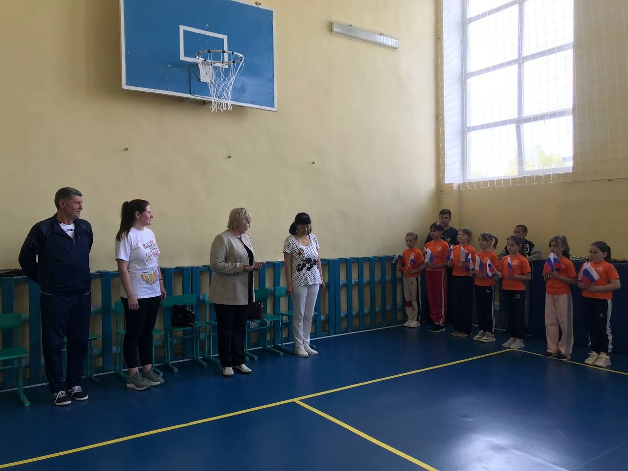 В Новой Красавке прошла товарищеская встреча по бадминтону.