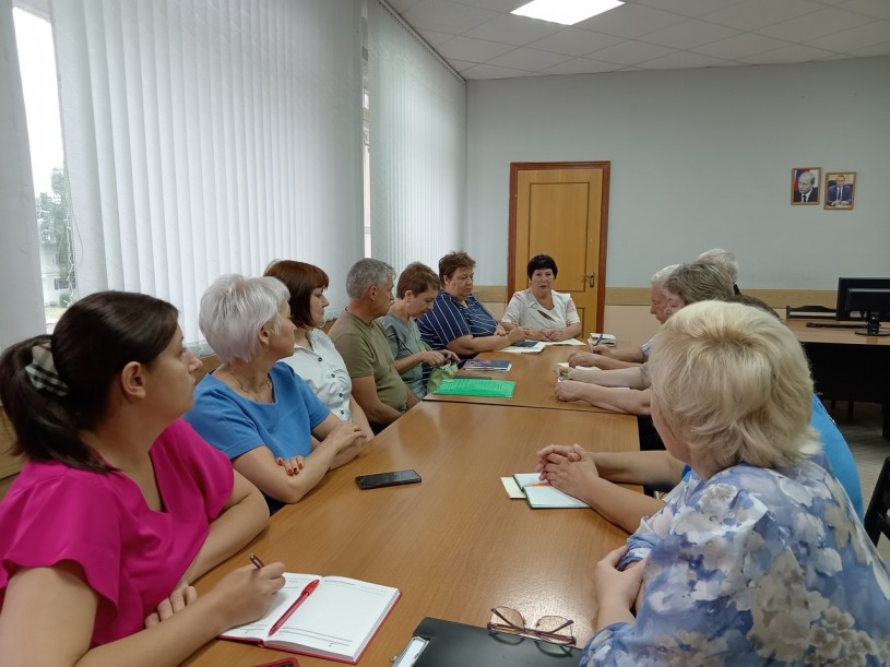 В администрации района прошел &quot;круглый стол&quot; по вопросам предоставления государственных и муниципальных услуг и миграционного законодательства.