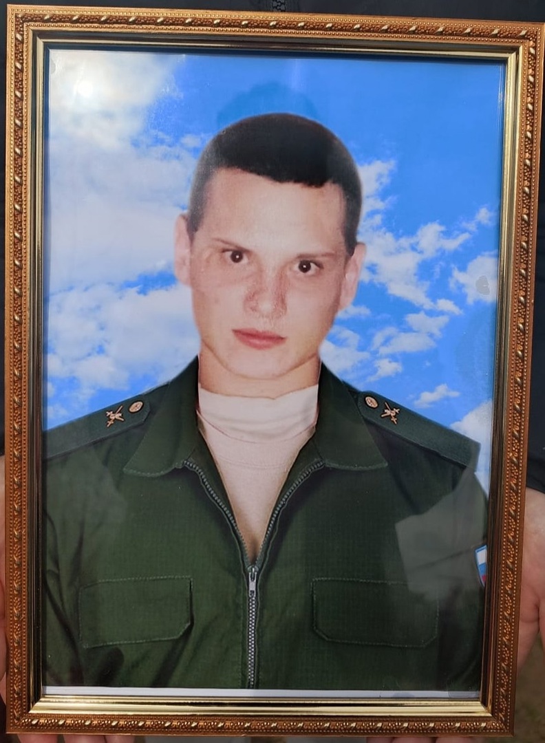  В Лысых Горах проводили в последний путь участника специальной военной операции Алексея Плеханова.