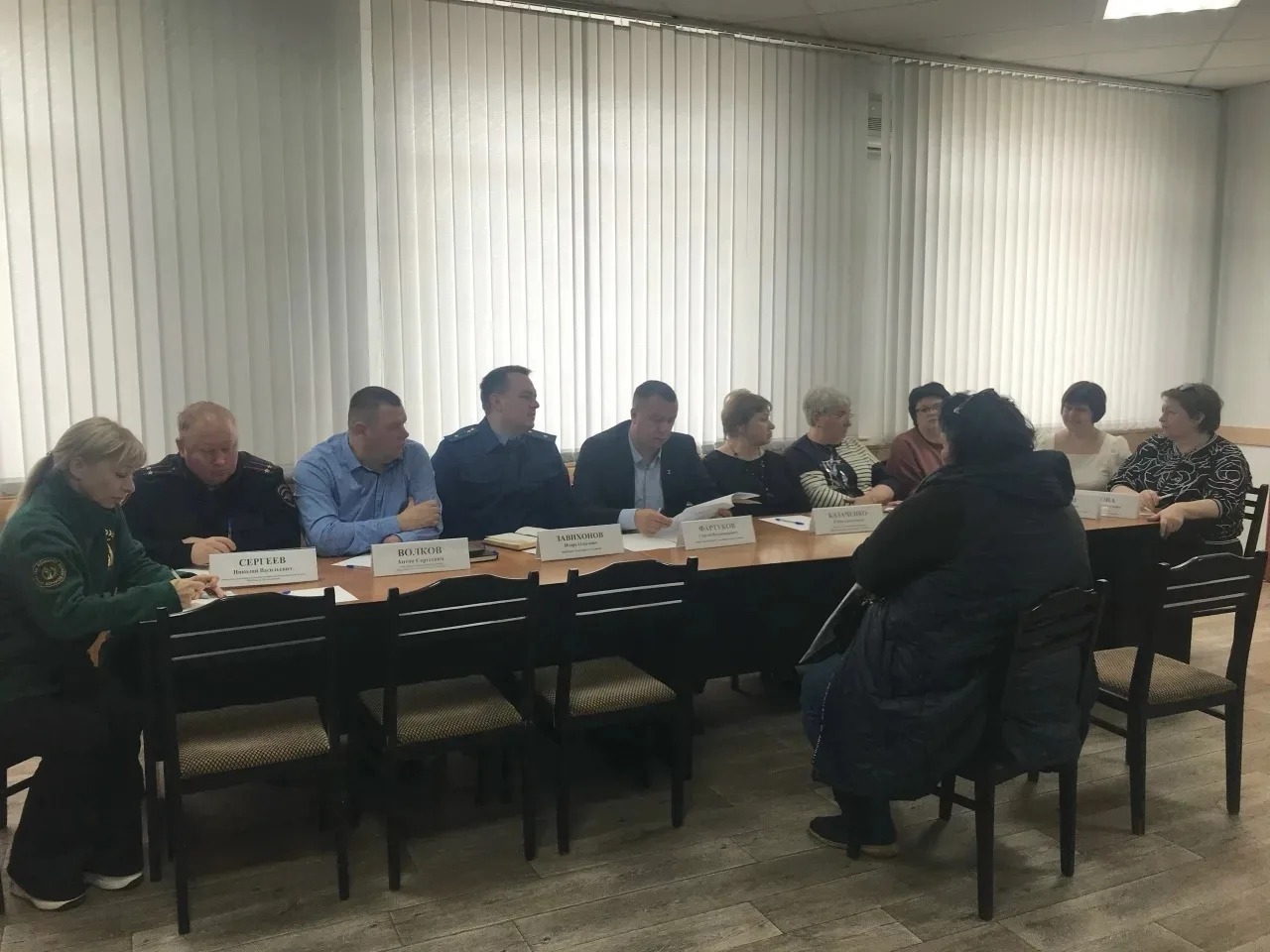 Глава Лысогорского района Сергей Фартуков провел личный прием близких бойцов, а также участников специальной военной операции..