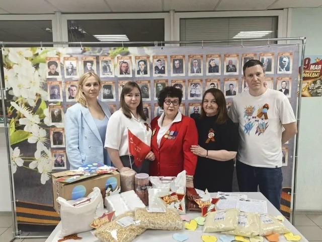 Саратовские Роскадастр и Росреестр организовали гуманитарную акцию «Тепло тыла – свет надежды и единства».