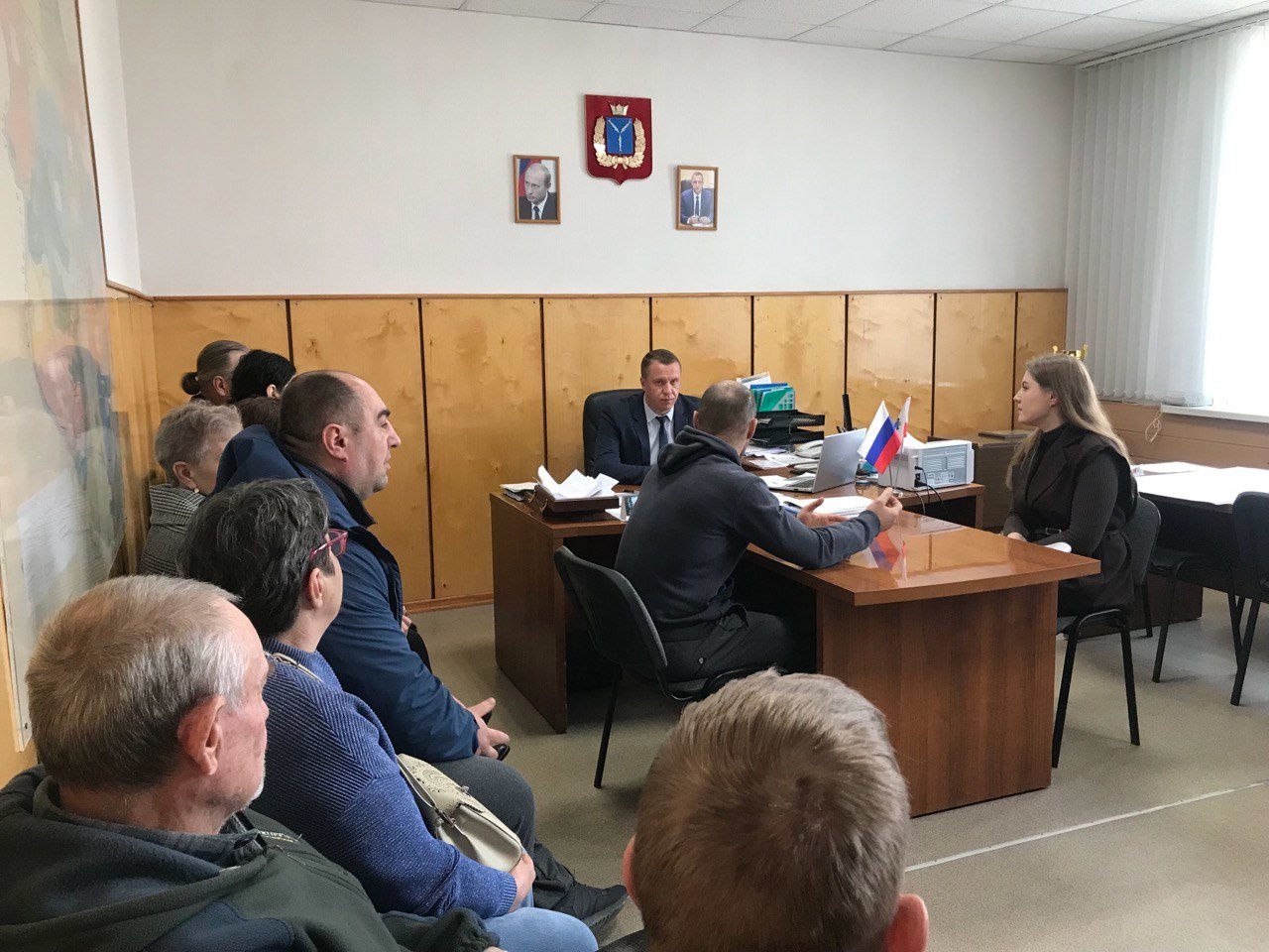 Глава Лысогорского района Сергей Фартуков провел еженедельный прием граждан.