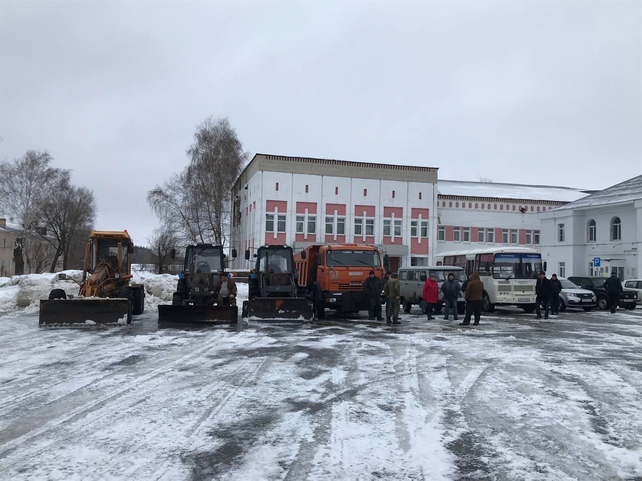 Сегодня в Лысых Горах провели противопаводковую командно-штабную тренировку и проверку готовности Лысогорского района к весеннему половодью.