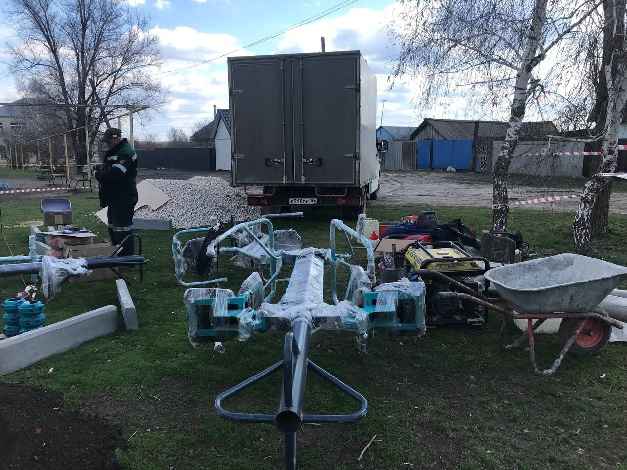 В Бутырках начали строительство спортивной площадки.