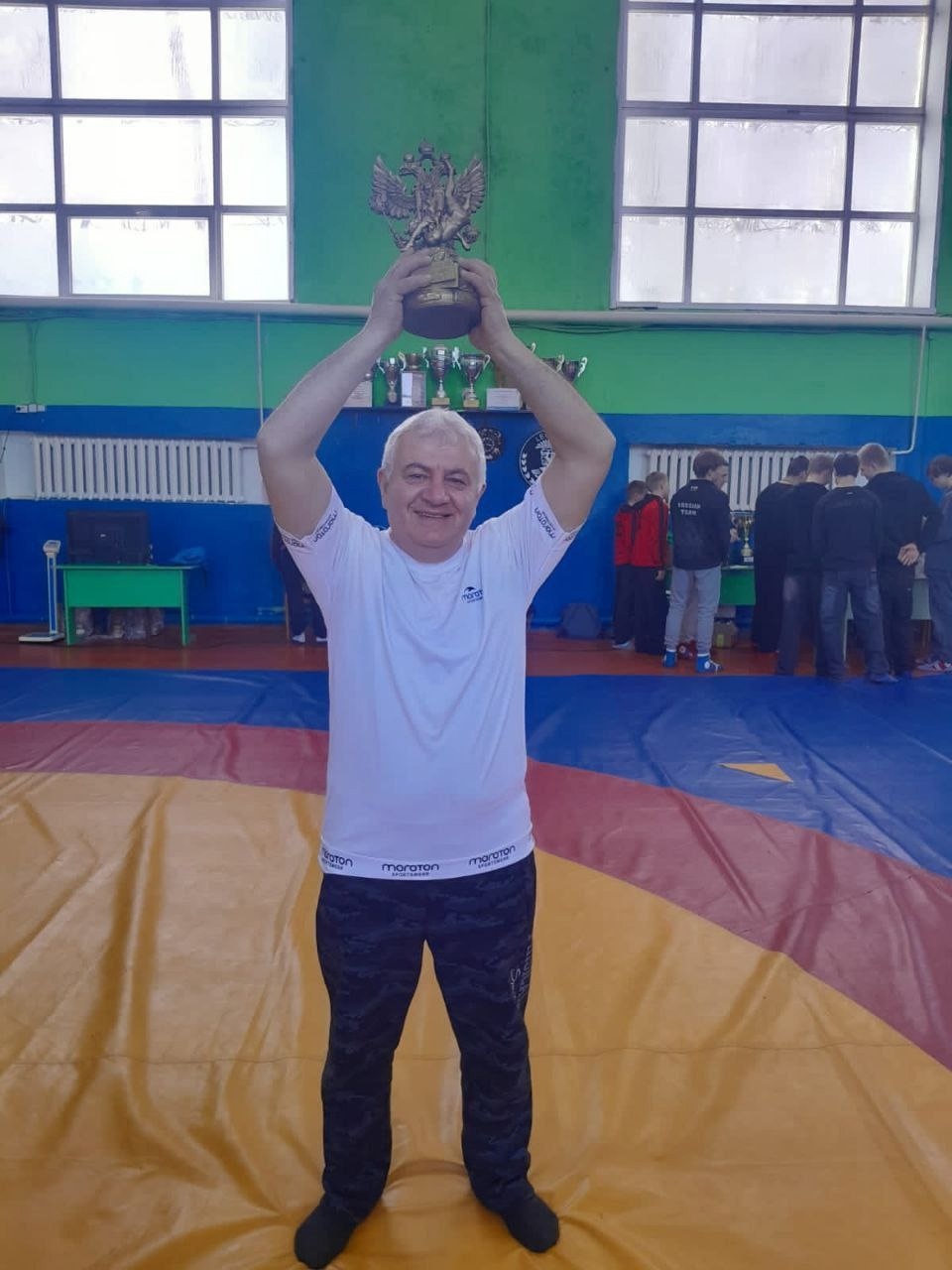 Лысогорские самбисты поздравили тренера Самвела Оганесяна с днем рождения, посвятив ему свои победы.