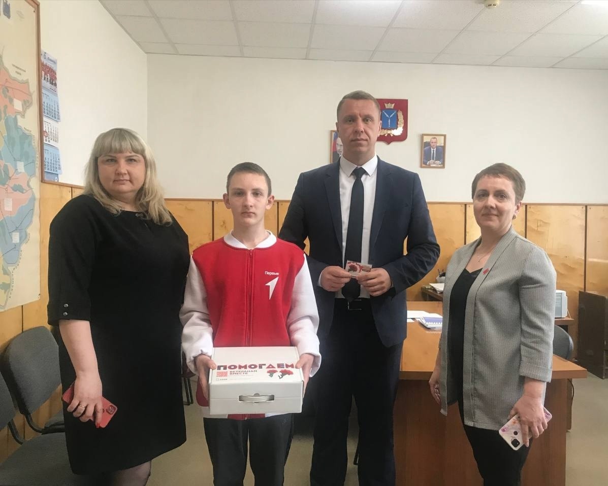  Сергей Фартуков принял участие в патриотической акции &quot;Красная гвоздика&quot;.