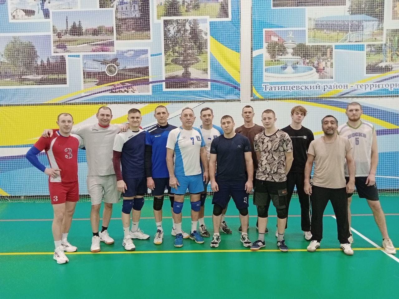 Спортсмены из Невежкино приняли участие в товарищеской встрече по волейболу в р.п. Татищево.