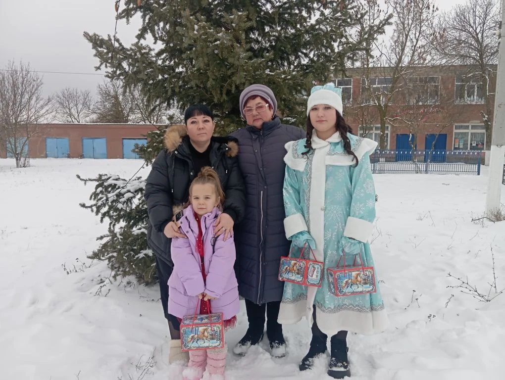 В сельских поселениях района поздравили с Новым Годом семьи участников СВО.