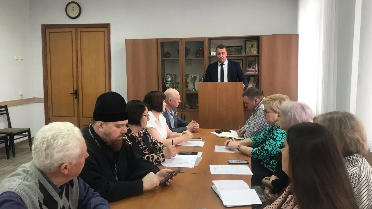 На заседании Общественного совета обсудили реализацию нацпроектов и госпрограмм в текущем году и вопросы патриотического воспитания молодежи.