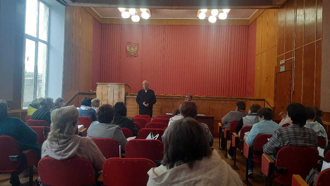 ПОЛИЦЕЙСКИЕ ПРИЗЫВАЮТ РОДИТЕЛЕЙ ЗАБОТИТЬСЯ О  ДОРОЖНОЙ БЕЗОПАСНОСТИ ДЕТЕЙ ВМЕСТЕ.