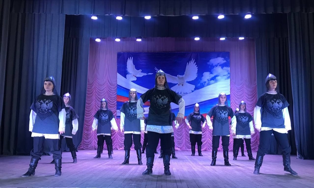 В районном Дворце культуры прошёл праздничный концерт, посвящённый 11-й годовщине воссоединения Крыма с Россией.