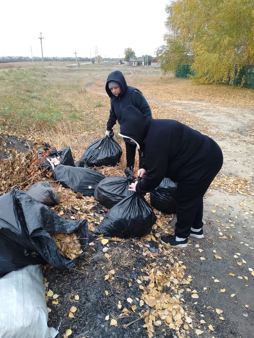 В районе продолжаются осенние субботники.