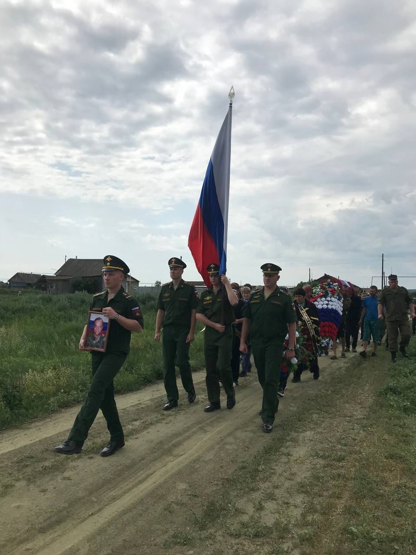Сегодня Лысогорская земля простилась с двумя бойцами, погибшими в ходе специальной военной операции.