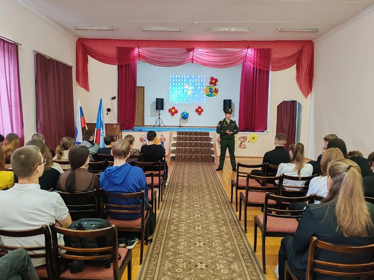 В школе №2 прошла профориентационная встреча с представителем Саратовского высшего артиллерийского командного училища.