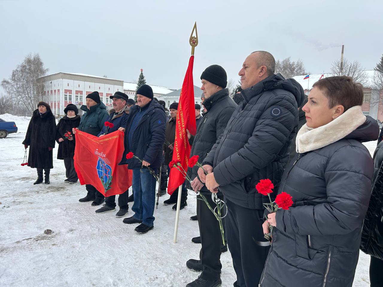 В Лысых Горах у памятника воинам-интернационалистам состоялся митинг, посвящённый 45-й годовщине со дня ввода советских войск в Афганистан.