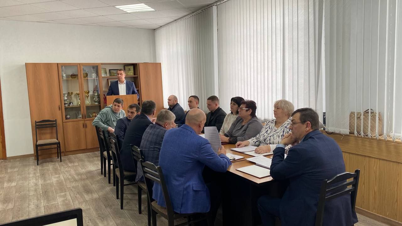 В администрации Лысогорского района прошло заседании муниципального Собрания.