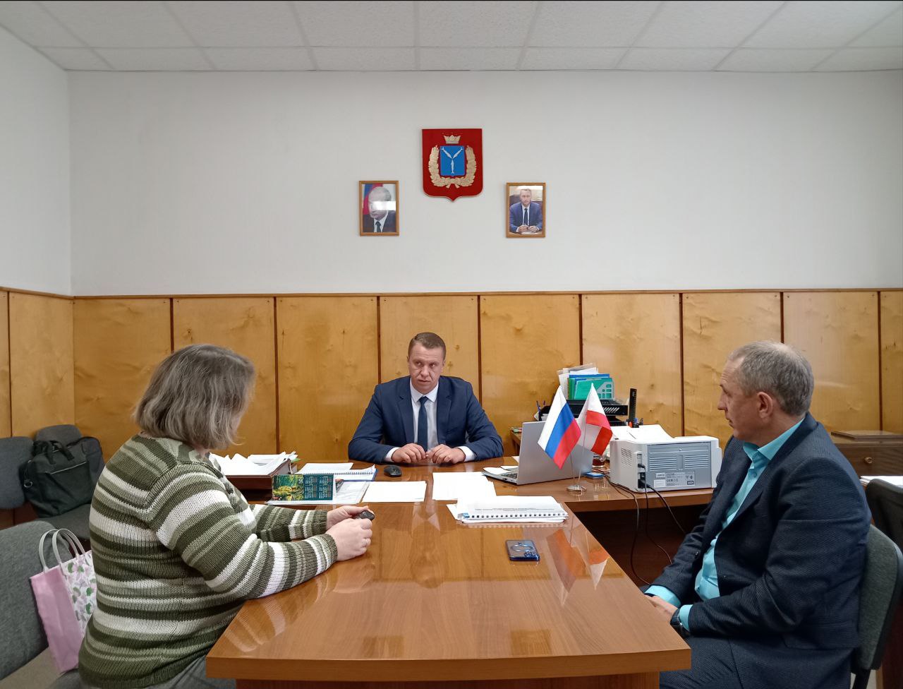 Глава Лысогорского района провел еженедельный прием граждан.