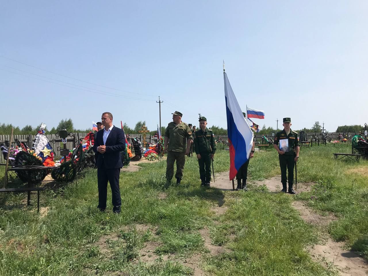 В Лысых Горах простились с участником специальной военной операции.