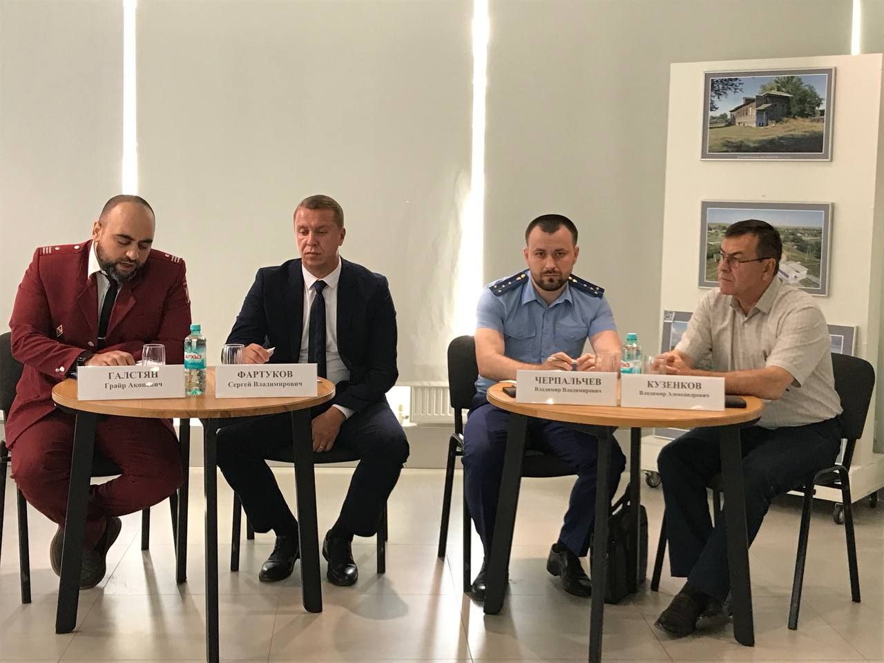 Глава Лысогорского района провел рабочее совещание.