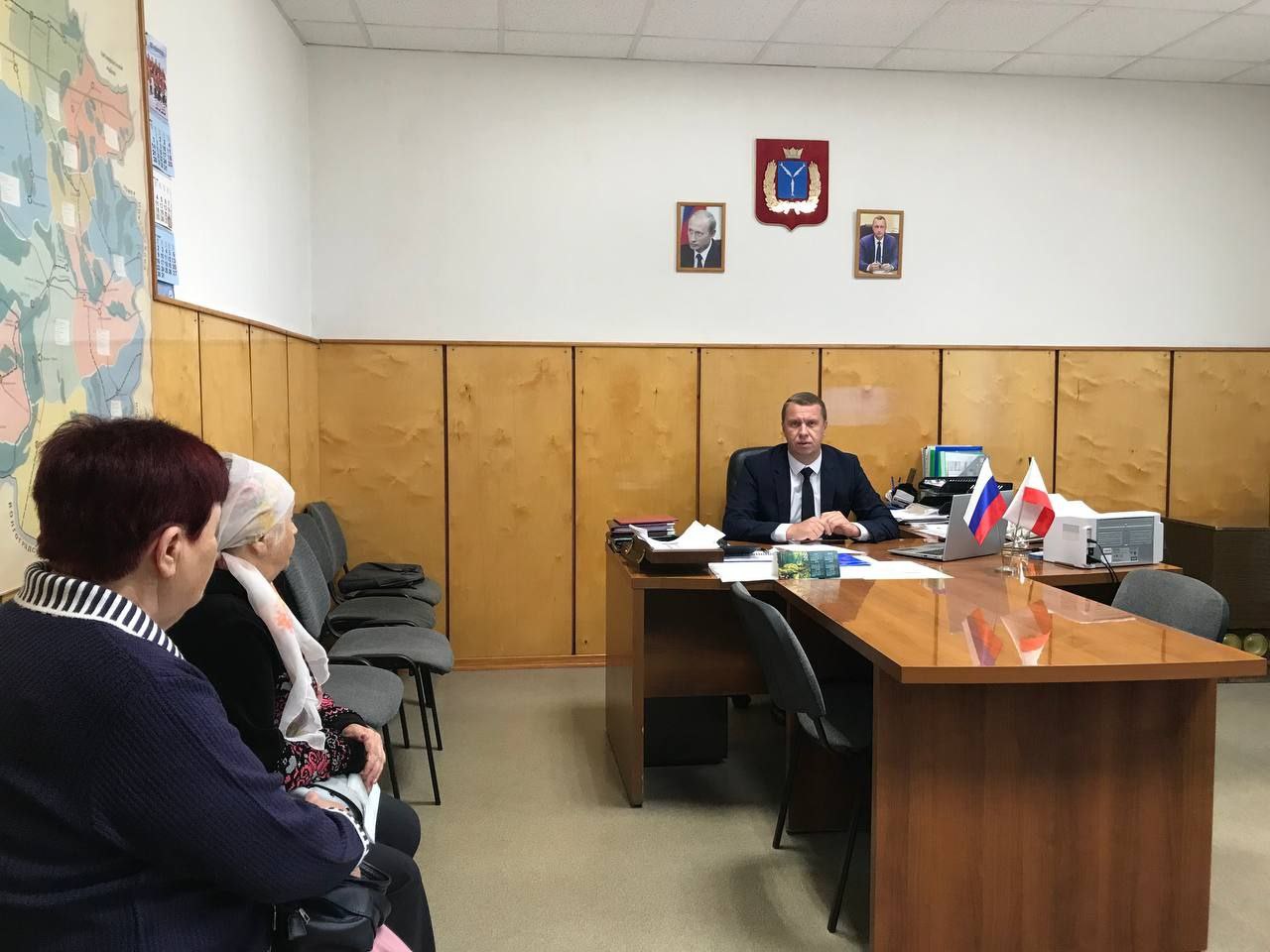 По поручению губернатора области Романа Викторовича Бусаргина Глава Лысогорского муниципального района провел личный прием граждан.