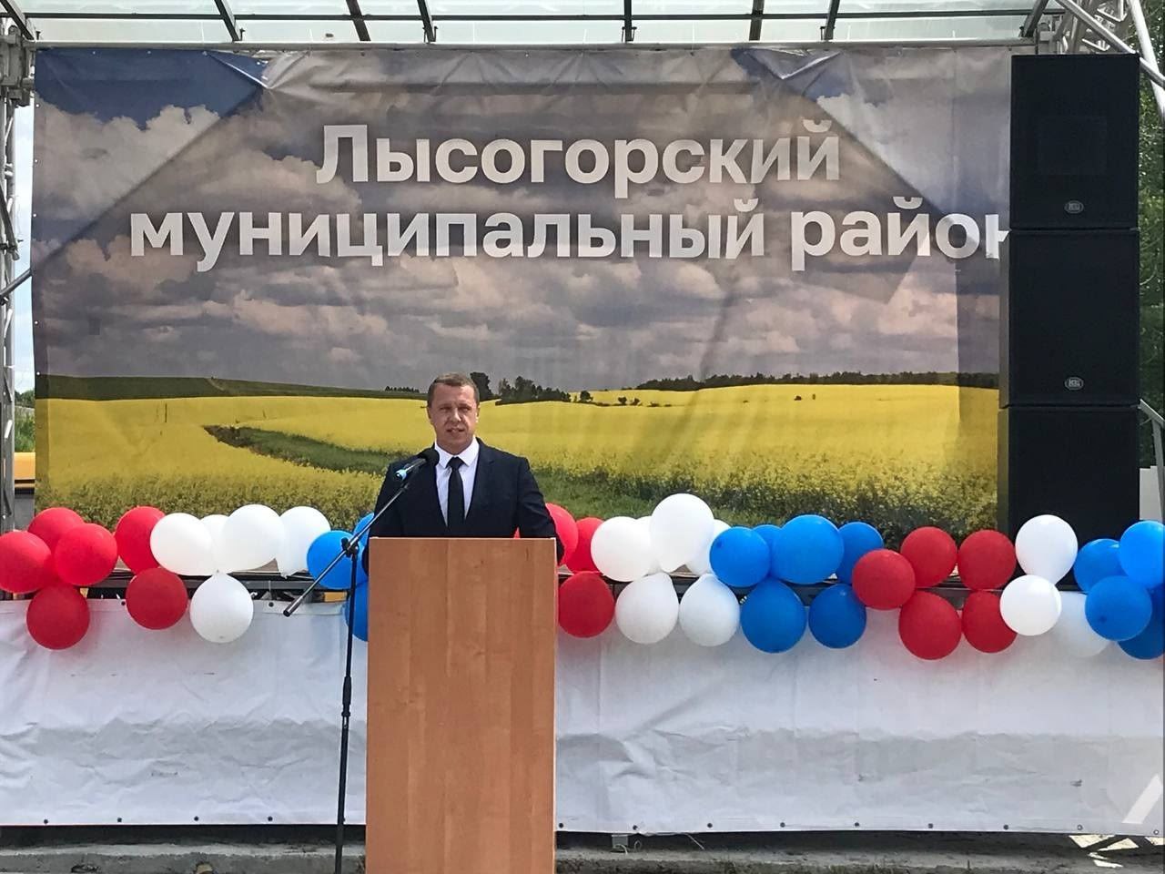 В Лысых Горах отметили День молодежи и День посёлка.