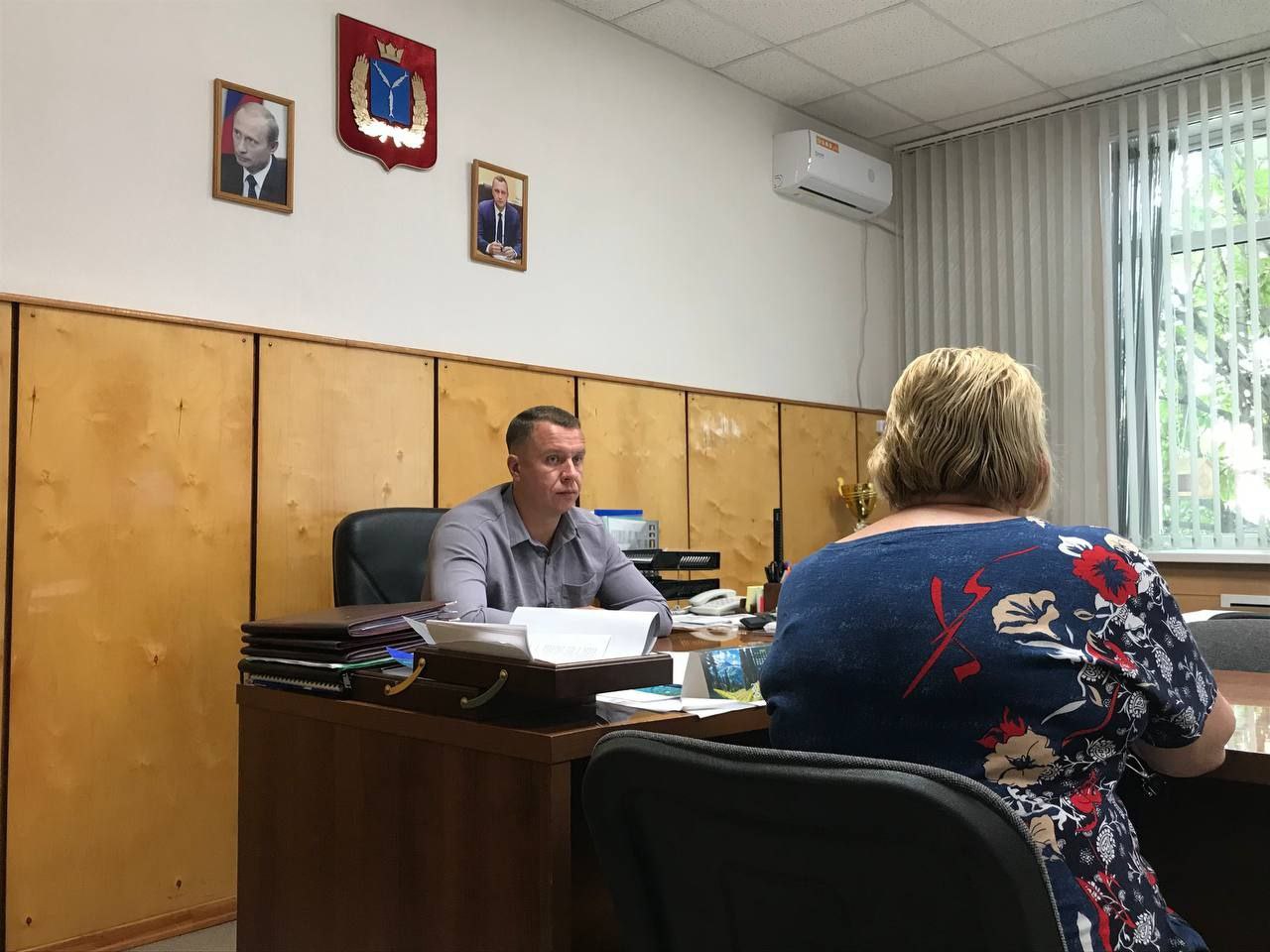 Глава района Сергей Фартуков провел прием граждан по широкому кругу вопросов.