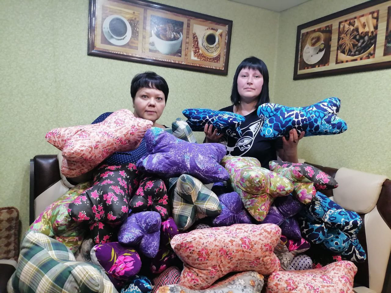 Женщины-волонтёры из Лысогорского и Калининского районов объединяются, чтобы обеспечить наших военных теплом и заботой.