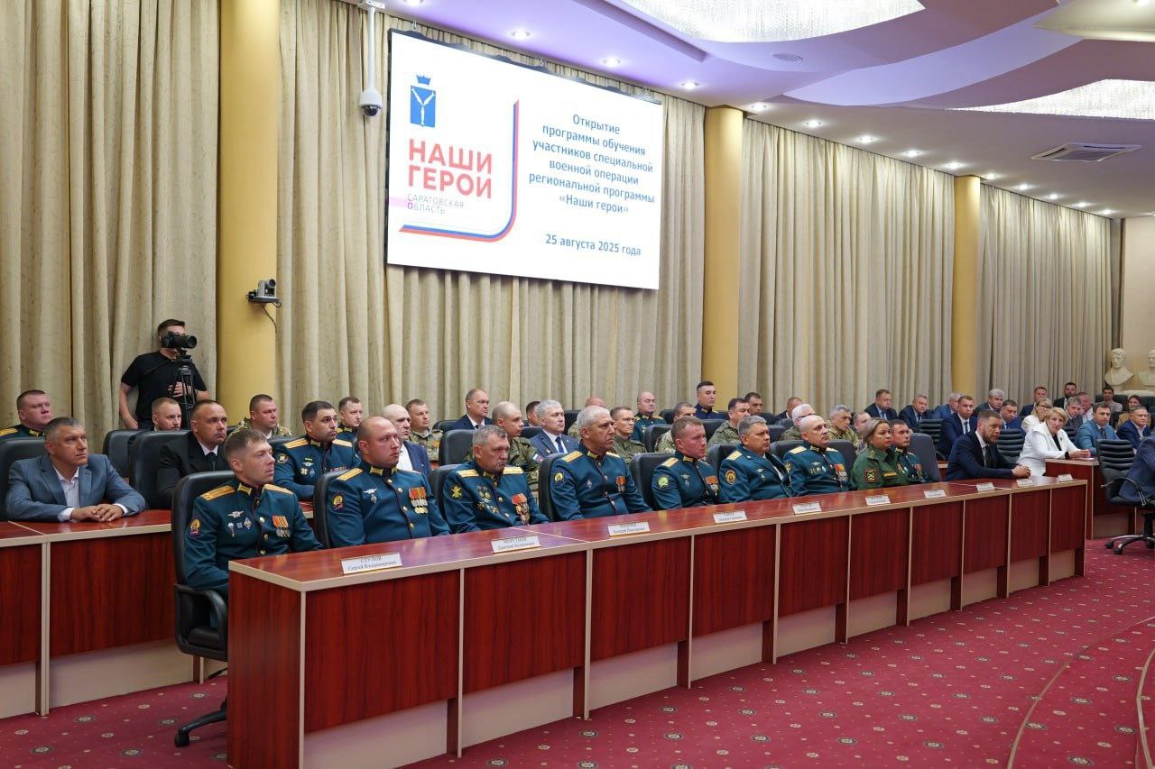 Глава Лысогорского района Сергей Фартуков стал наставником участника региональной программы &quot;Время героев&quot;.