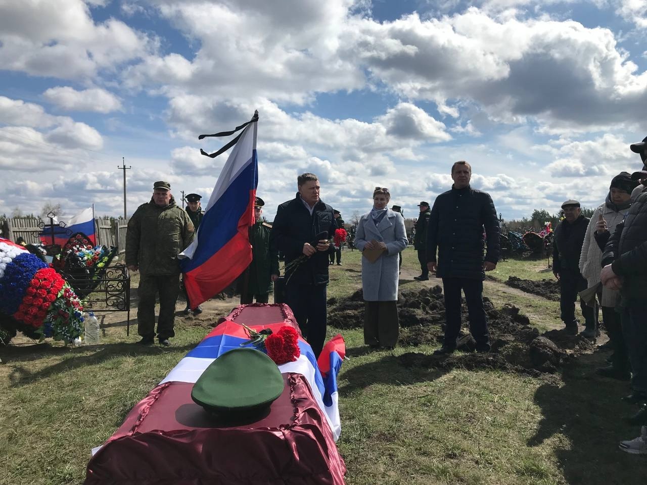 Сегодня в Лысых Горах простились с двумя бойцами специальной военной операции Сергеем Бутримовым и Борисом Ревенским.