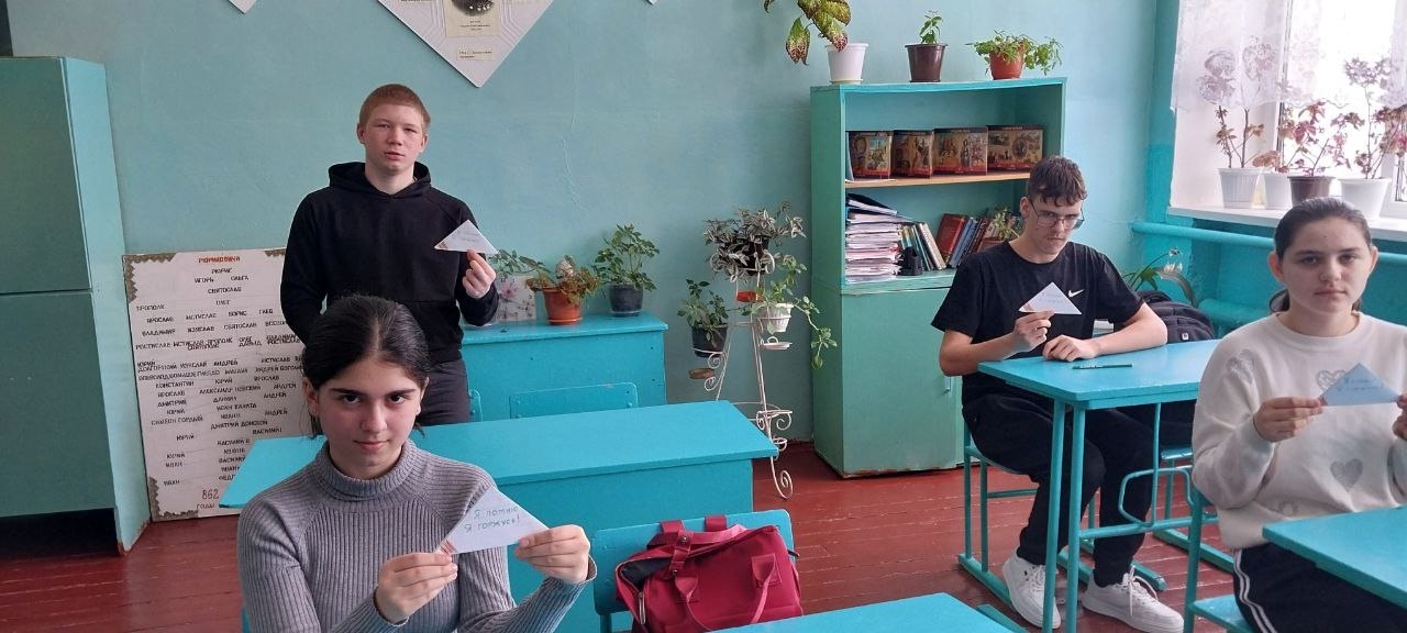 Ученики из поселка Раздольное присоединились к акции &quot;Письма на фронт&quot;.