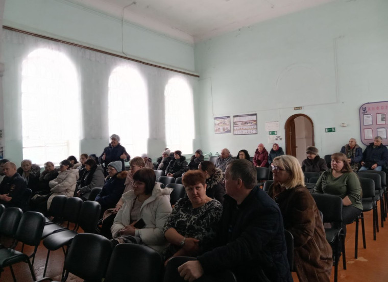 Глава Лысогорского района Сергей Фартуков встретился с жителями сёл Широкий Карамыш, Урицкое и Атаевка . Глава Лысогорского района Сергей Фартуков встретился с жителями сёл Широкий Карамыш, Урицкое и Атаевка .