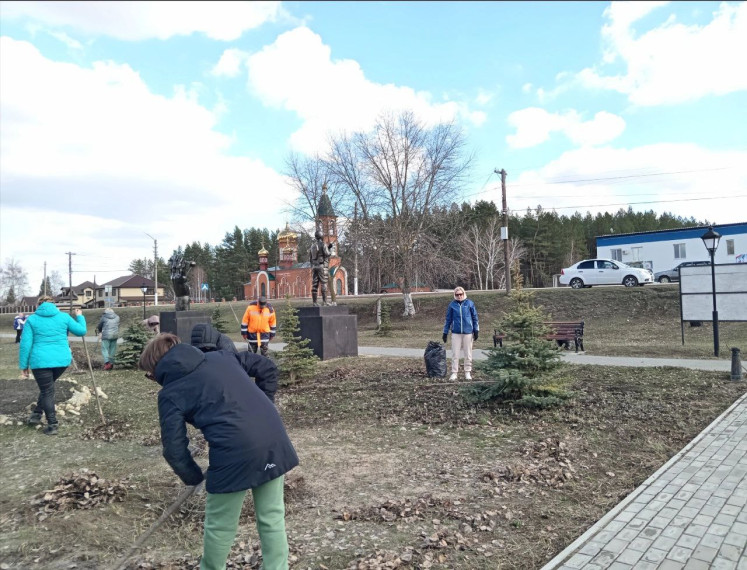 В Лысогорском районе продолжаются весенние субботники по благоустройству и наведению санитарного порядка. В Лысогорском районе продолжаются весенние субботники по благоустройству и наведению санитарного порядка.