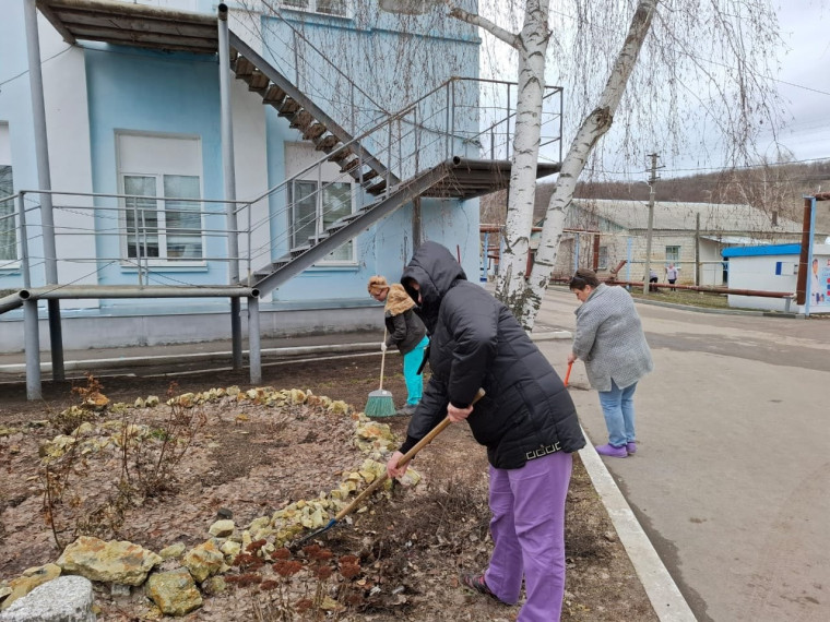 В районе прошел массовый весенний субботник по санитарной очистке и благоустройству населенных пунктов. В районе прошел массовый весенний субботник по санитарной очистке и благоустройству населенных пунктов.