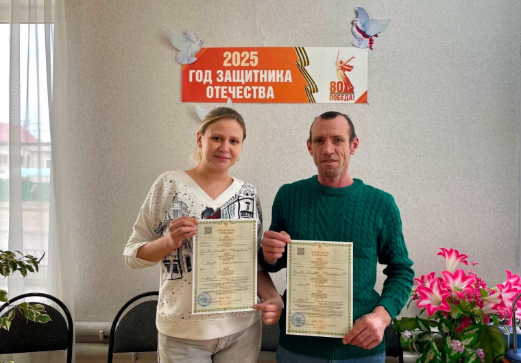 «Королевские двойняшки» родились в Лысогорском районе. «Королевские двойняшки» родились в Лысогорском районе.