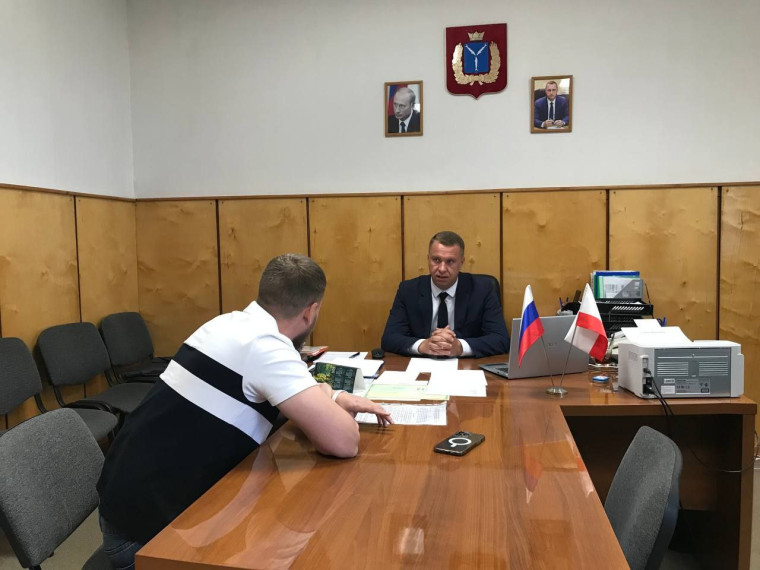 Глава Лысогорского района Сергей Фартуков провел еженедельный прием граждан. Глава Лысогорского района Сергей Фартуков провел еженедельный прием граждан.