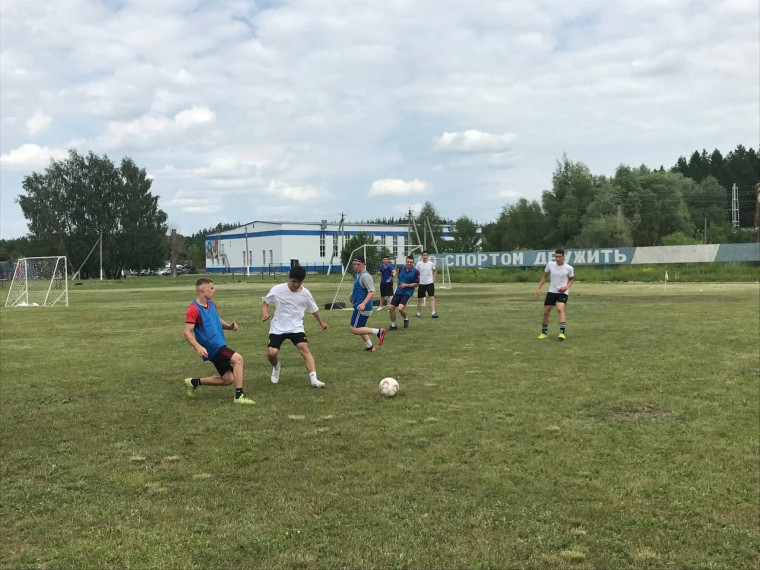 Товарищеский матч по футболу в честь Дня России на стадионе "Олимп". Товарищеский матч по футболу в честь Дня России на стадионе "Олимп".