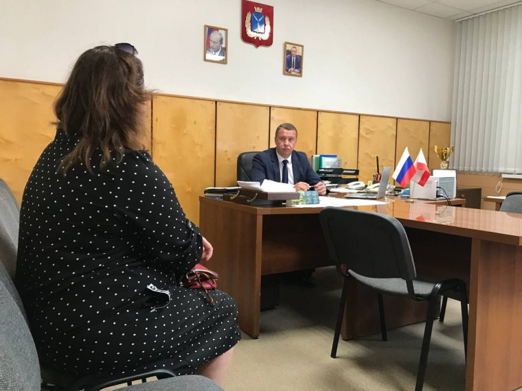 Глава Лысогорского муниципального района провел еженедельный прием граждан. Глава Лысогорского муниципального района провел еженедельный прием граждан.