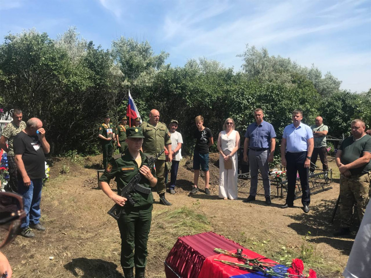 В Невежкино простились с участником СВО. В Невежкино простились с участником СВО.
