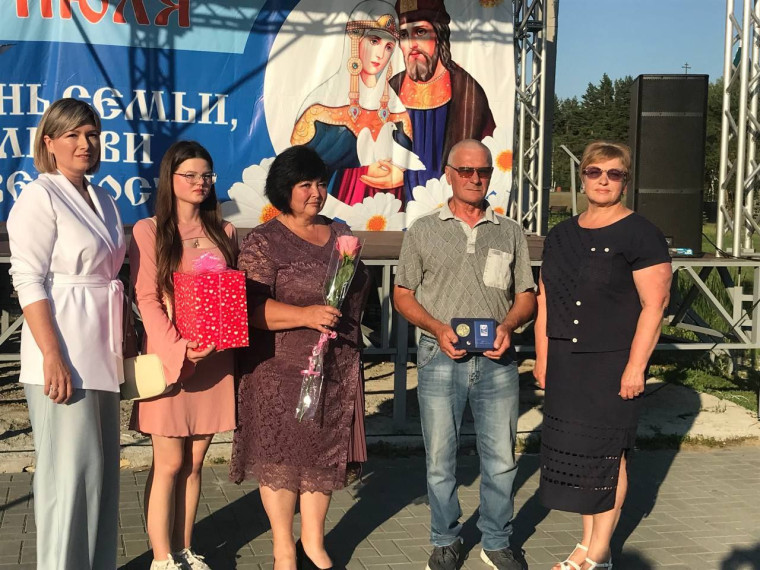 В День семьи, любви и верности в Парке Победы состоялся яркий праздничный концерт. В День семьи, любви и верности в Парке Победы состоялся яркий праздничный концерт.