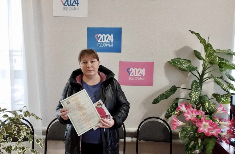 Накануне праздника Дня Матери в отделе ЗАГС по Лысогорскому району поздравили молодых многодетных мам Лысогорского района.. Накануне праздника Дня Матери в отделе ЗАГС по Лысогорскому району поздравили молодых многодетных мам Лысогорского района..
