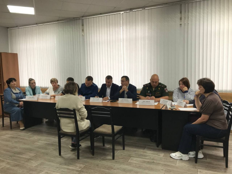 Сегодня, в первую субботу месяца, глава Лысогорского района Сергей Фартуков провел прием участников СВО и членов их семей .