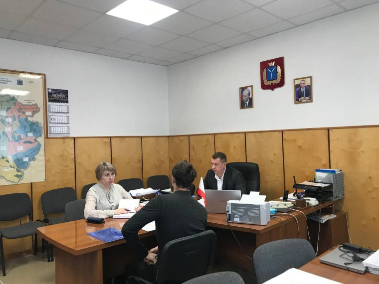 Глава района Сергей Фартуков провел еженедельный прием граждан.