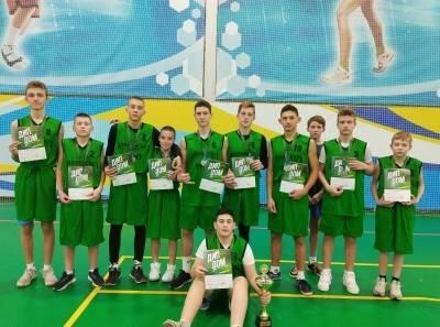 Команда юношей Лысогорского района заняла второе место в региональном зональном этапе соревнований "Локобаскет". Команда юношей Лысогорского района заняла второе место в региональном зональном этапе соревнований "Локобаскет".