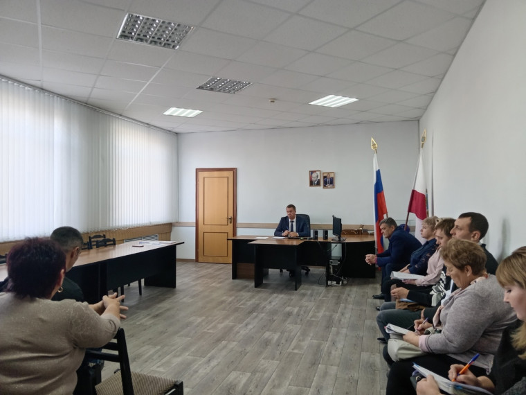 Глава района Сергей Фартуков принял участие в заседании районного Собрания. Глава района Сергей Фартуков принял участие в заседании районного Собрания.