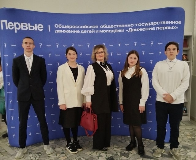 "Первых" из Большедмитриевской школы посвятили в Хранители Истории. "Первых" из Большедмитриевской школы посвятили в Хранители Истории.