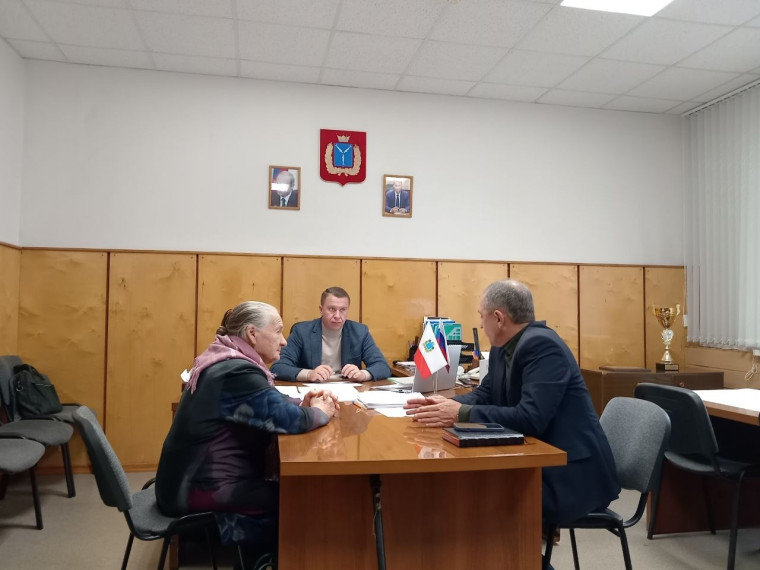 Глава района Сергей Фартуков провел прием граждан по поручению губернатора Романа Бусаргина. Глава района Сергей Фартуков провел прием граждан по поручению губернатора Романа Бусаргина.